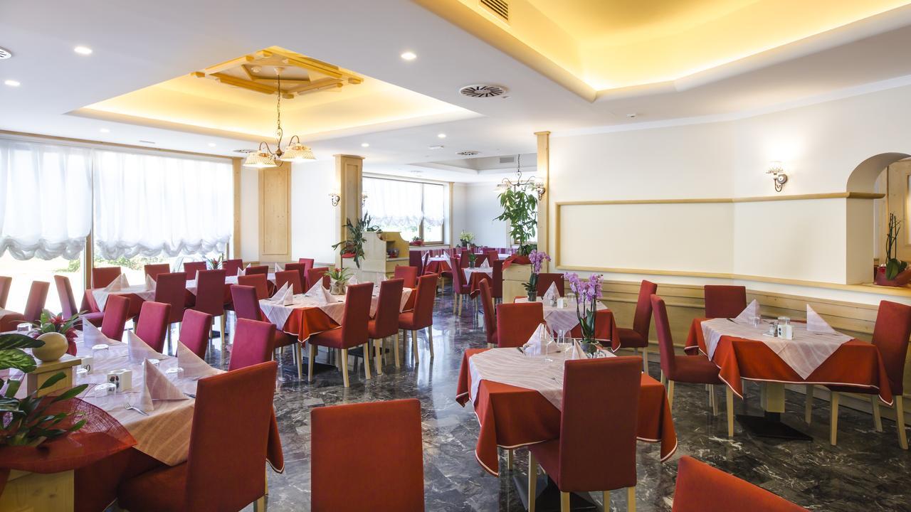 Alma Living Hotel- Al Girarrosto Венцоне Екстер'єр фото