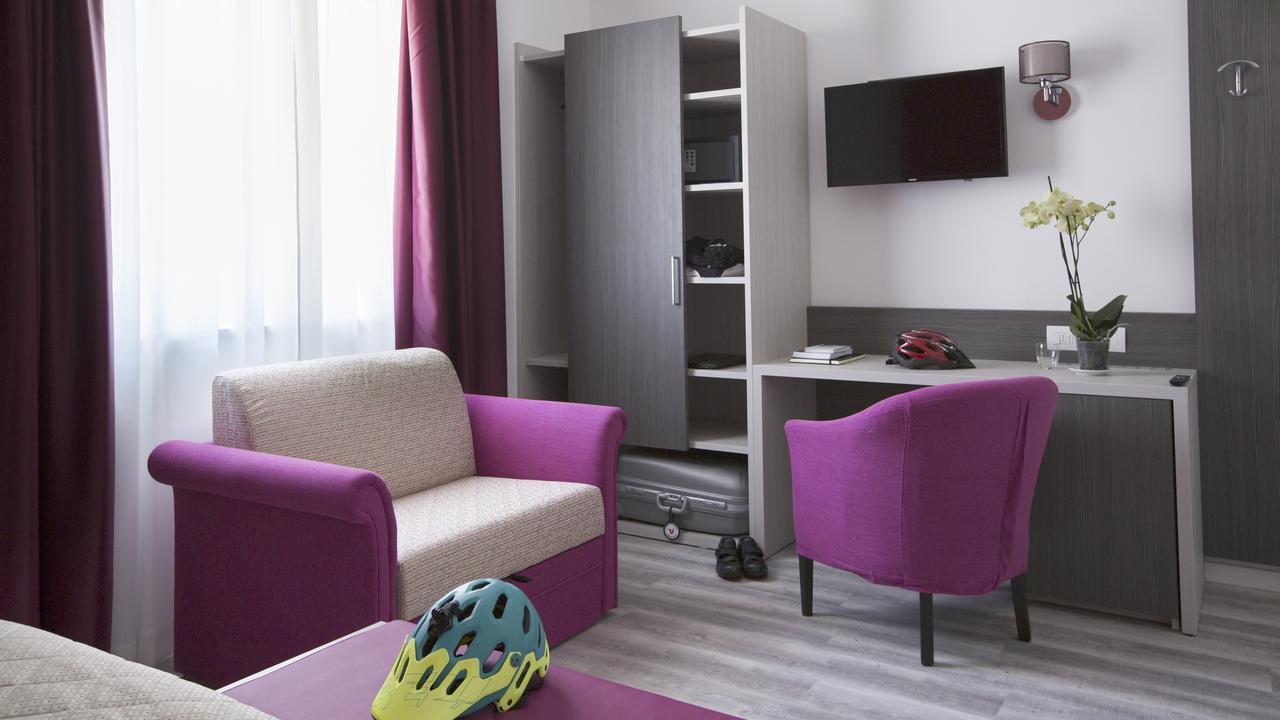 Alma Living Hotel- Al Girarrosto Венцоне Екстер'єр фото