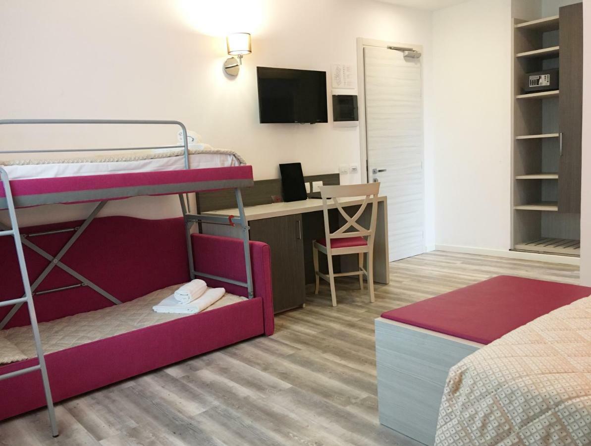 Alma Living Hotel- Al Girarrosto Венцоне Екстер'єр фото