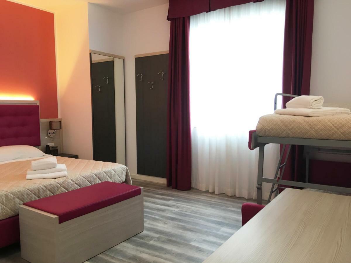 Alma Living Hotel- Al Girarrosto Венцоне Екстер'єр фото